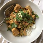 Tofu aux légumes et à la sauce aux arachides