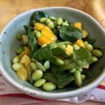 Salade d’edamames et d’épinards à la mangue