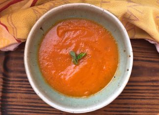 Soupe de carottes et de tomates au gingembre