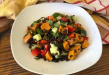 Salade de lentilles, patates douces rôties et légumes croquants Salade de lentilles, patates douces rôties et légumes croquants